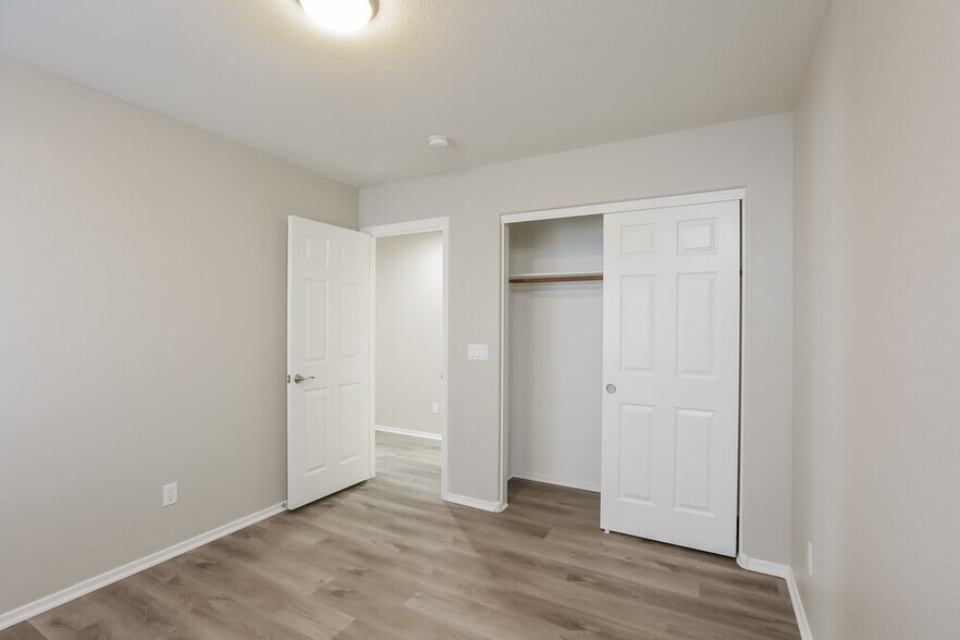 Building Photo - 10355 W Sunflower Pl
