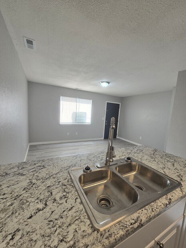 Building Photo - 1 Bedroom 1 Bathroom Apartment!