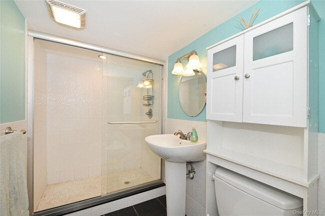 Building Photo - 3485 Riverside Dr