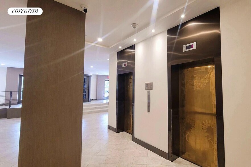 Building Photo - 45 W 81st St