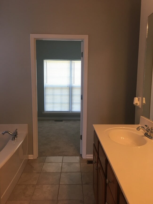 Building Photo - 4 Bedroom home in Bent Creek Subdivision
