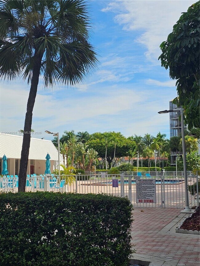 Building Photo - 20400 W Country Club Dr