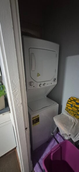 Building Photo - 36 Calumet St