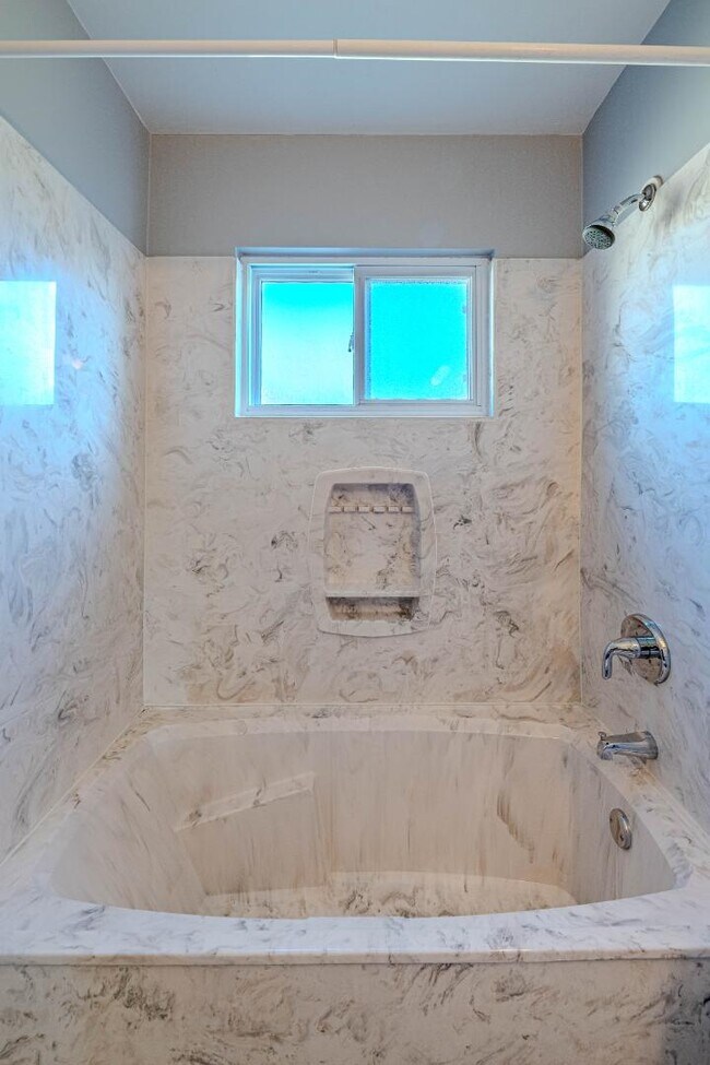 Building Photo - 1321 Delamar Ave NW