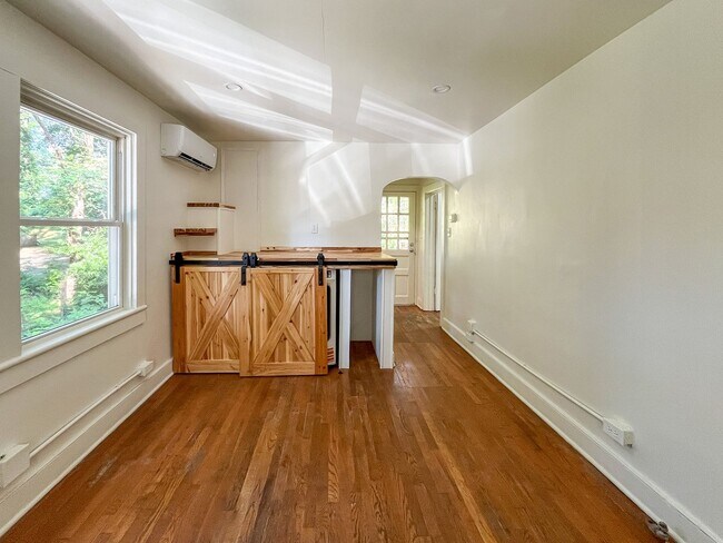 Building Photo - 128 Maywood Ln