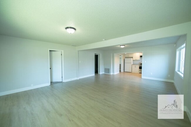 Building Photo - 1136 E Griffith Way