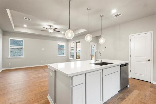 Building Photo - 204 Grn Knl Ln