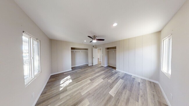 Building Photo - 4BD/2BA, Remodeled Kitchen! Newer Floors!