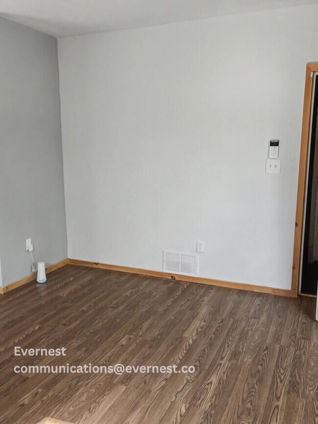 Building Photo - 10110 Parkgate Ave