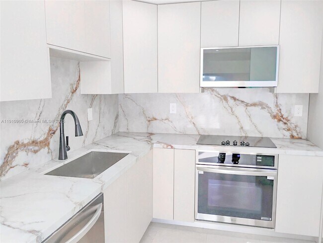 Building Photo - 20615 NE 9th Ct