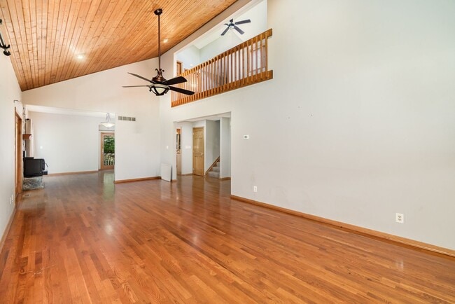 Building Photo - Stunning 4-Bedroom Home with 5 Full Baths + Hot Tub, Wooded Retreat