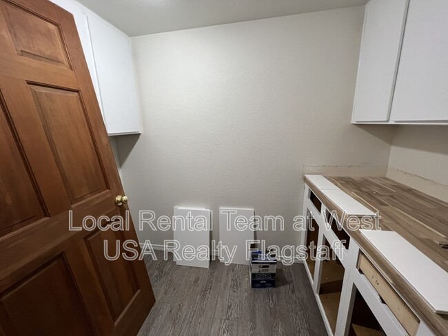 Building Photo - 6311 E Willow Loop