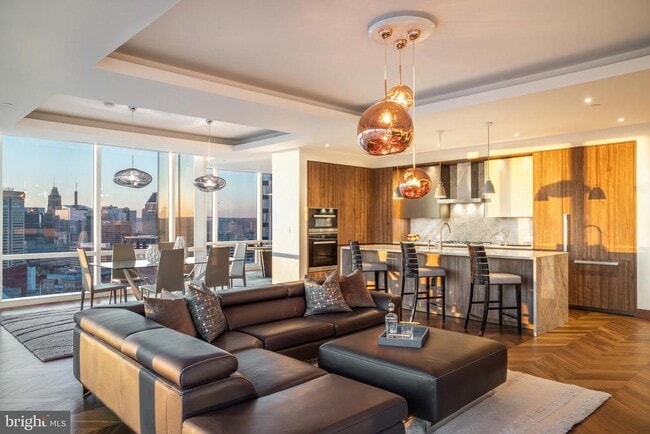 Building Photo - 300 International Drive