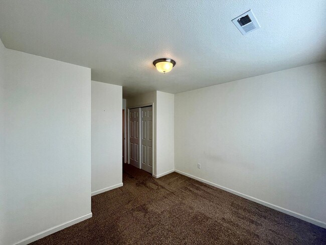 Building Photo - 3115 Swan Point Dr