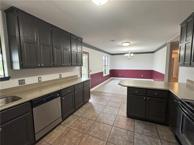 Building Photo - 590 Duckworth St