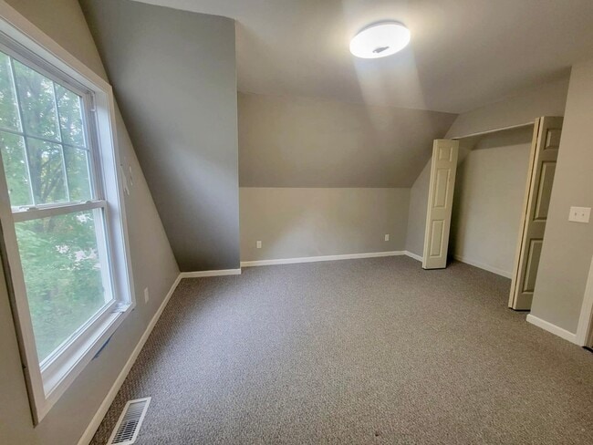 Building Photo - Bright, Modern, and Beautifully Updated 3 Bed + Loft, 2.5 Bath Home in the Heart of Hopkins, MN -...