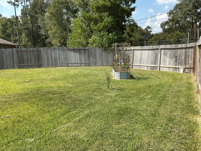 Building Photo - 16957 Rich Pines Dr