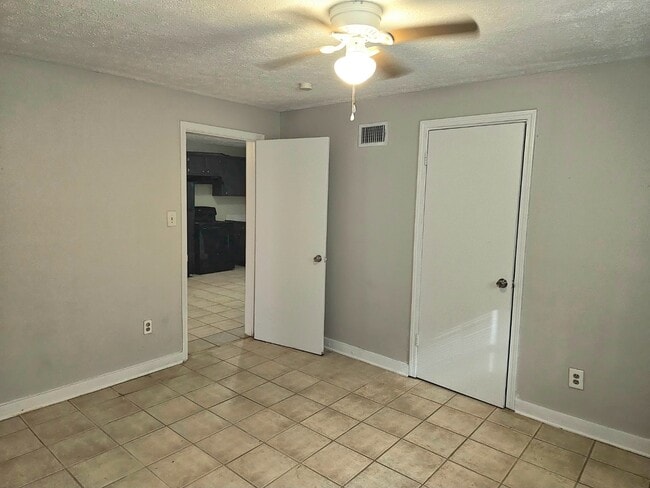 Building Photo - 422 Meriwether St