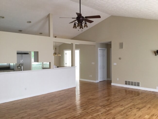 Building Photo - 3 Bed 3 Bath Home in Hendersonville!!