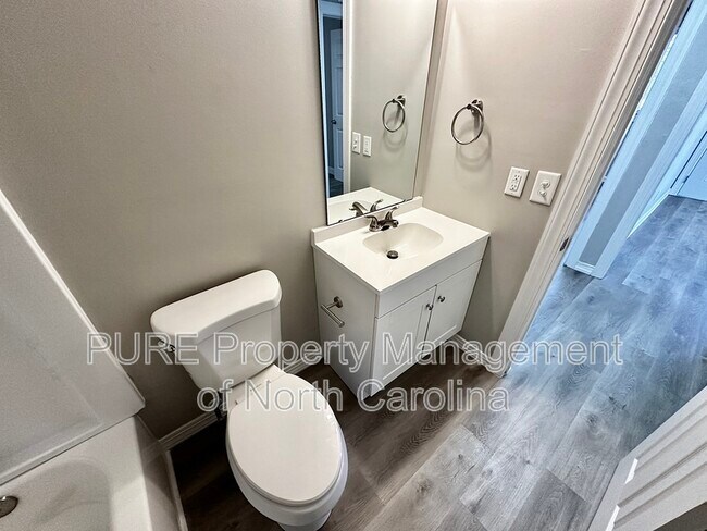 Building Photo - 504A Moore Dr