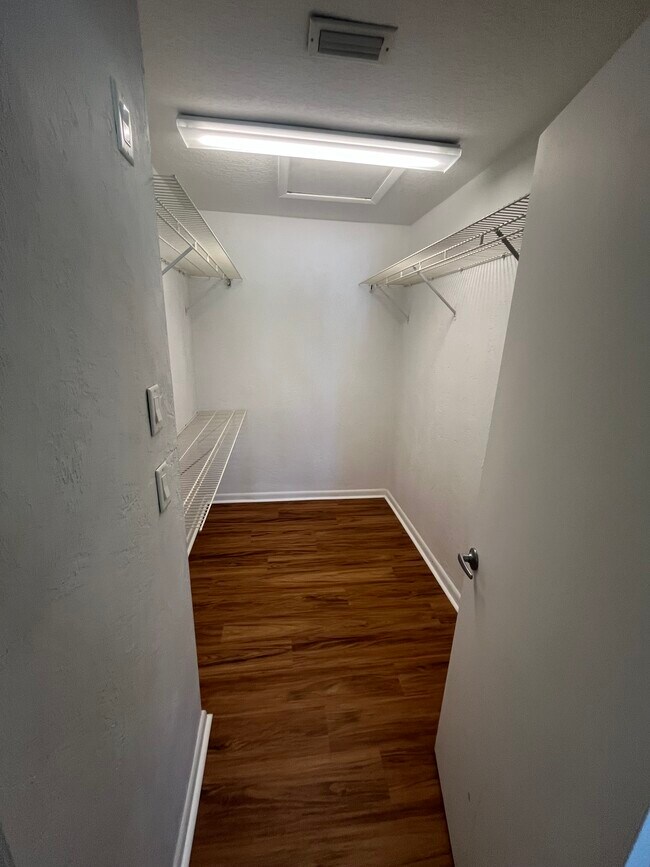 Building Photo - 212 Pine Cone Trail