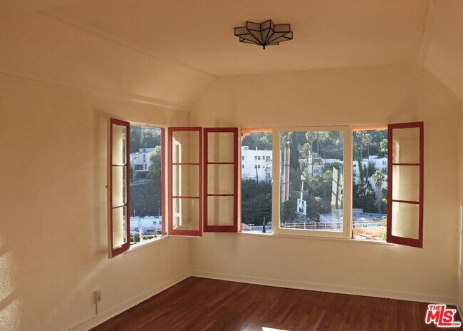 Building Photo - 1409 Murray Dr
