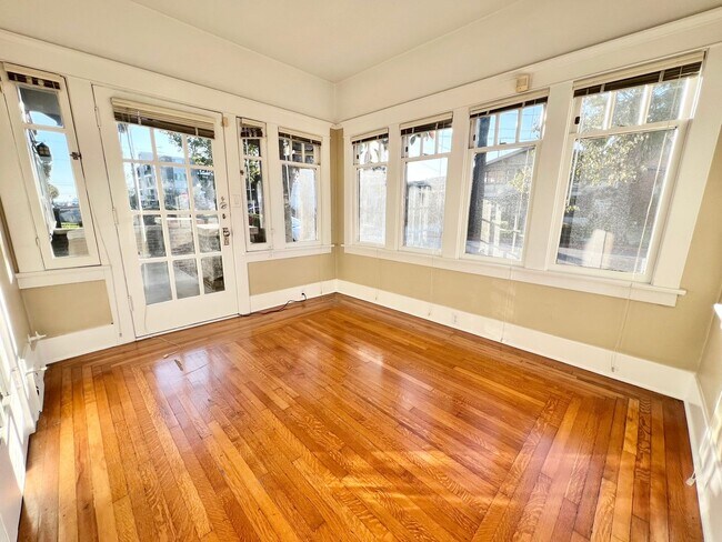 Building Photo - Charming Bluff Park Studio – Bright, Private, and Move-In Ready!