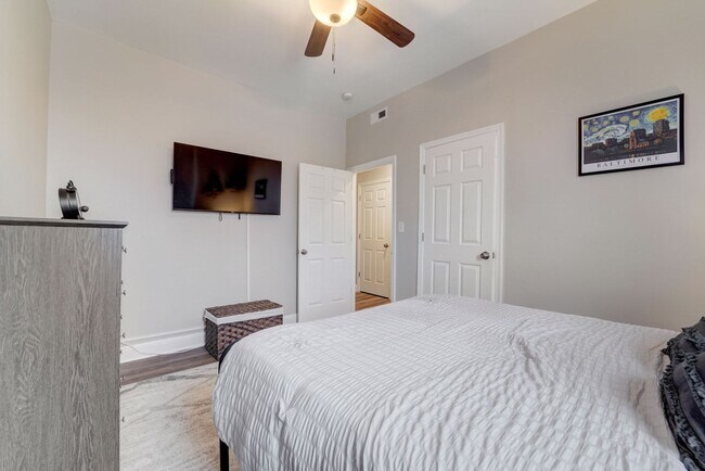 Building Photo - Calvert Street Unit 3 (N.)