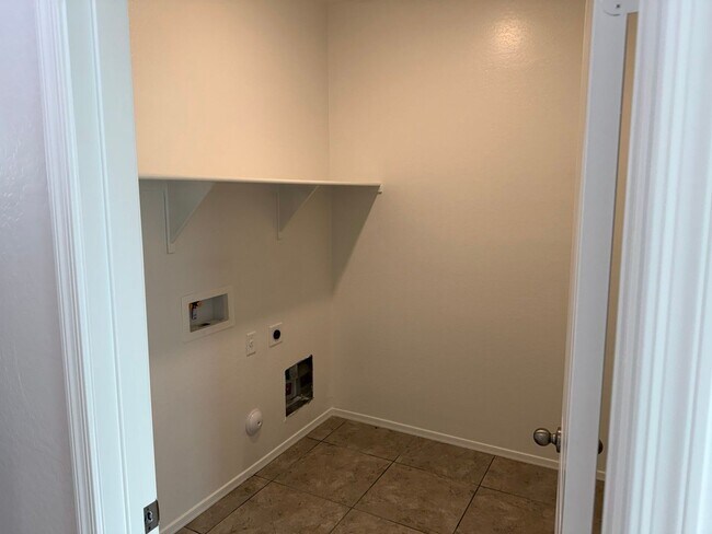 Building Photo - 1086 W Avalon Canyon Dr