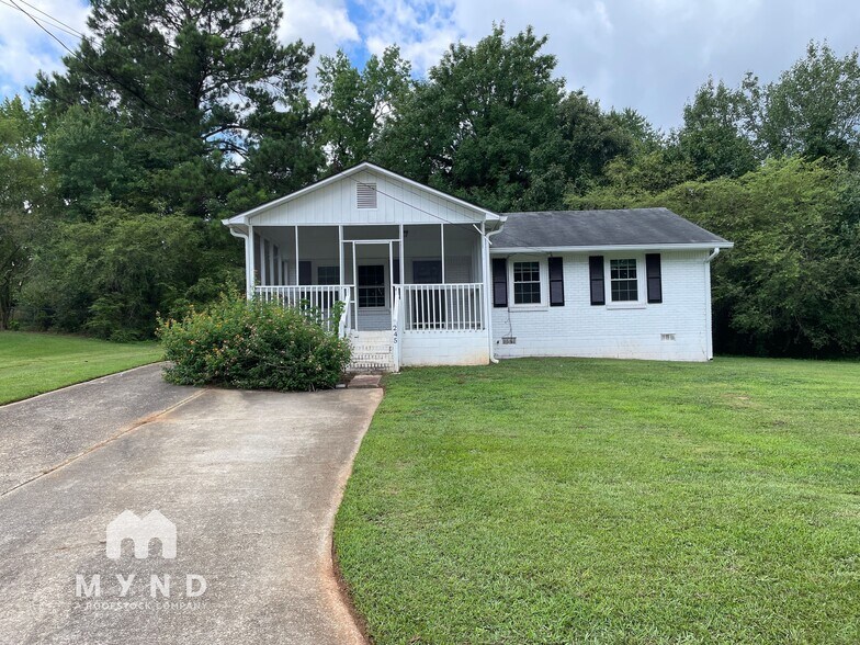 Primary Photo - 245 Essex Dr