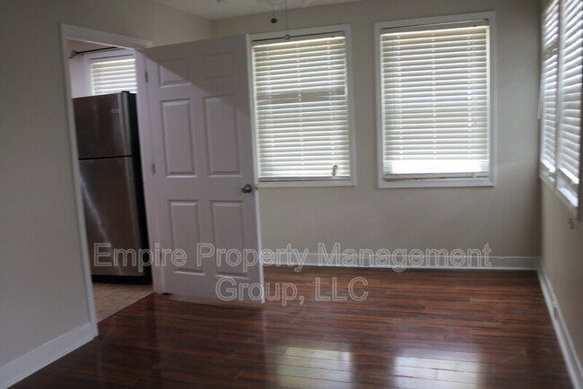 Building Photo - 2728 Kingswood Dr
