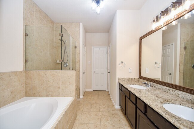 Building Photo - 2135 Waterford Park St