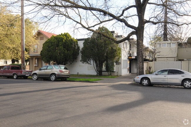 Building Photo - 1224 N Commerce St