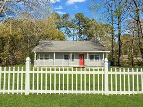 Building Photo - 303 Knapp St