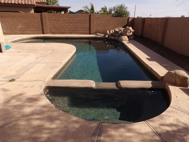 Building Photo - 3bed/2bath + Den in Apache Junction