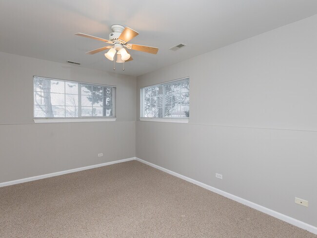 Building Photo - 647 Pheasant Trail