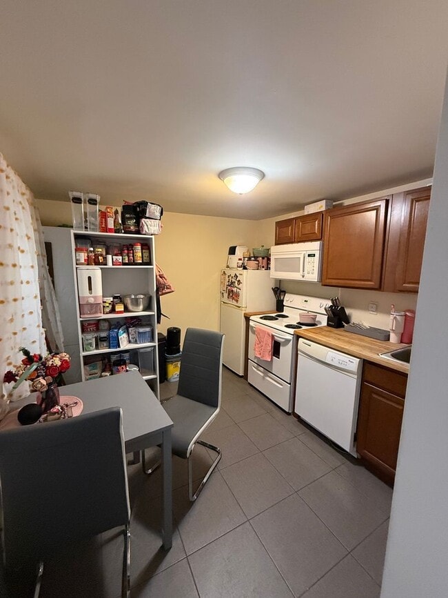 Building Photo - 1630 N Sydenham St