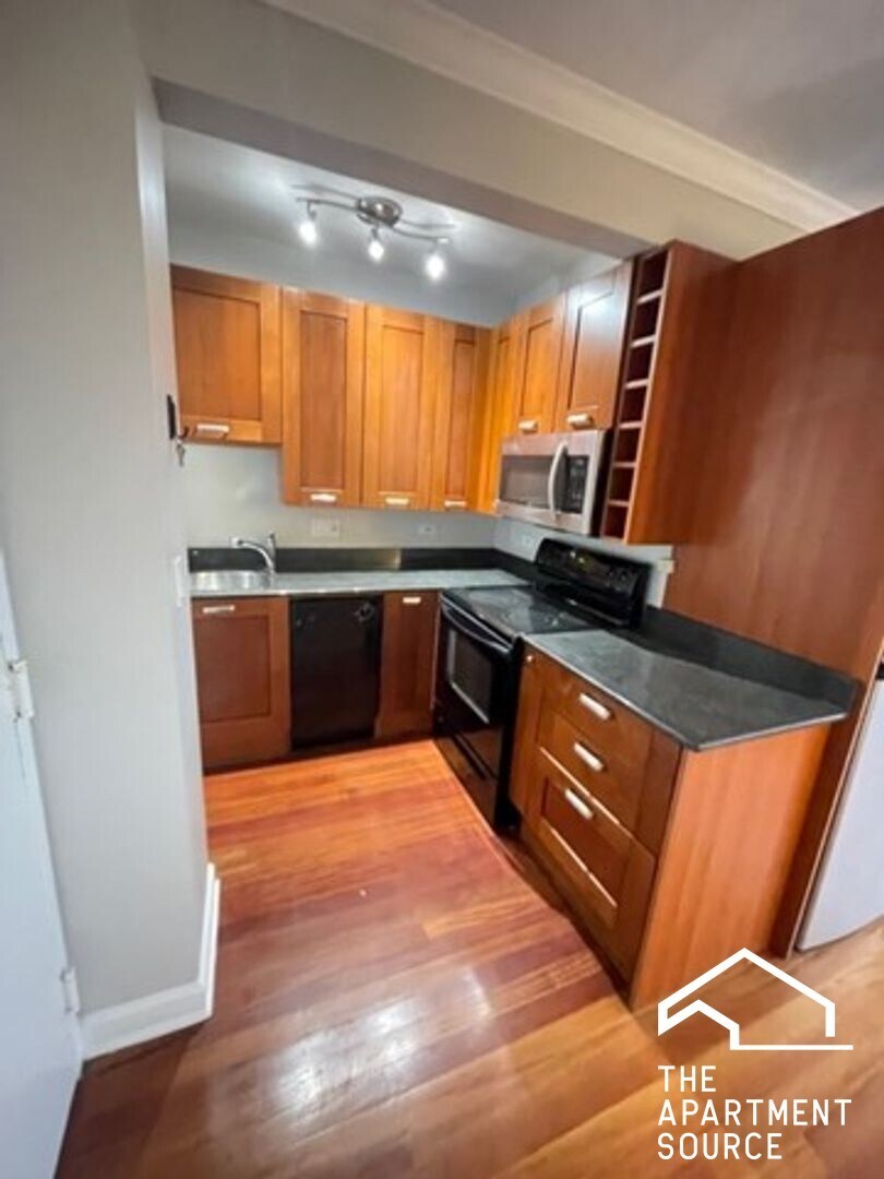 Building Photo - 700 W Bittersweet Pl