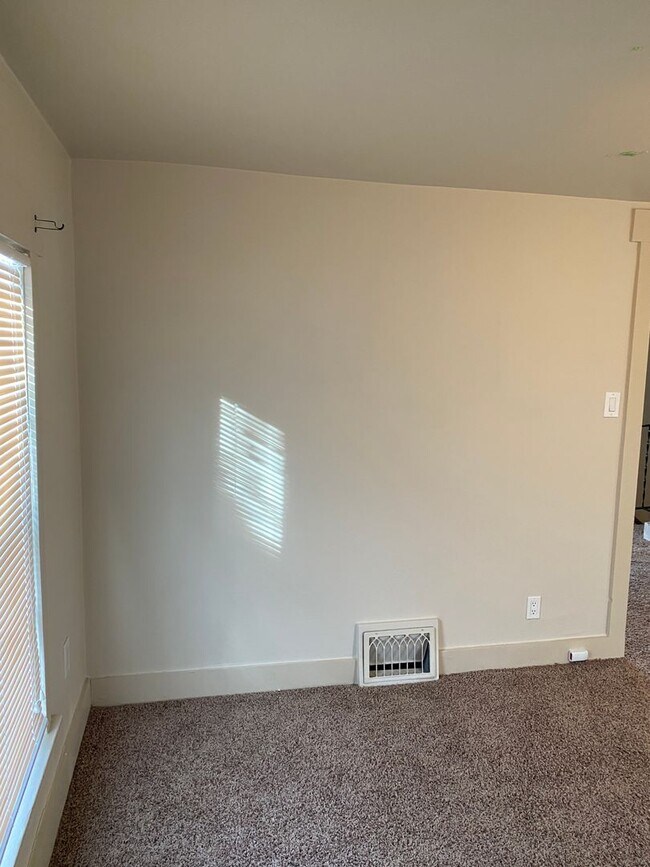 Building Photo - 802 3rd Ave SE