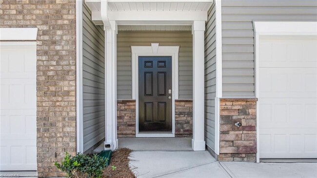 Building Photo - Brand new 3BR 2.5BA Townhome in Kernersville!