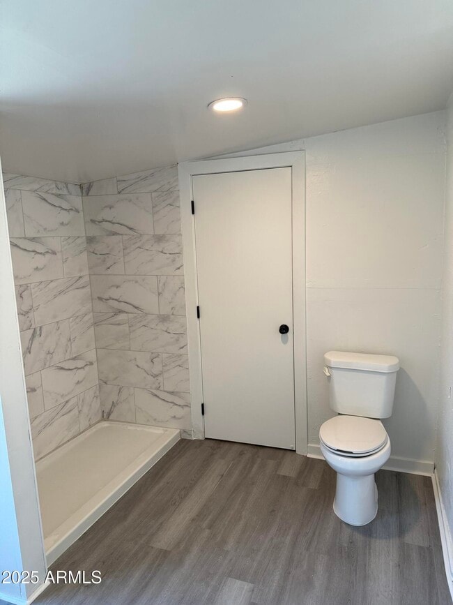 Building Photo - 2536 W Morten Ave