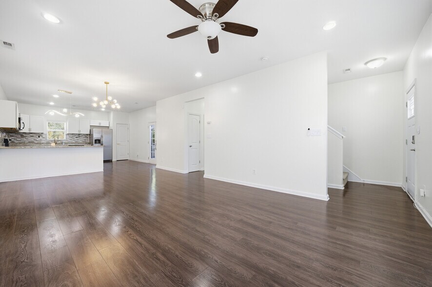 Building Photo - 16 Bagley St