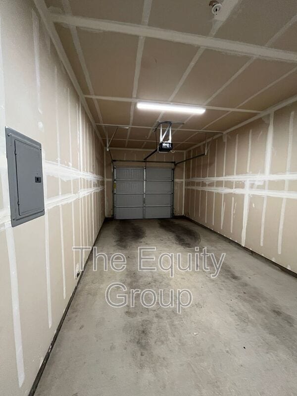 Building Photo - 510 S Summit St