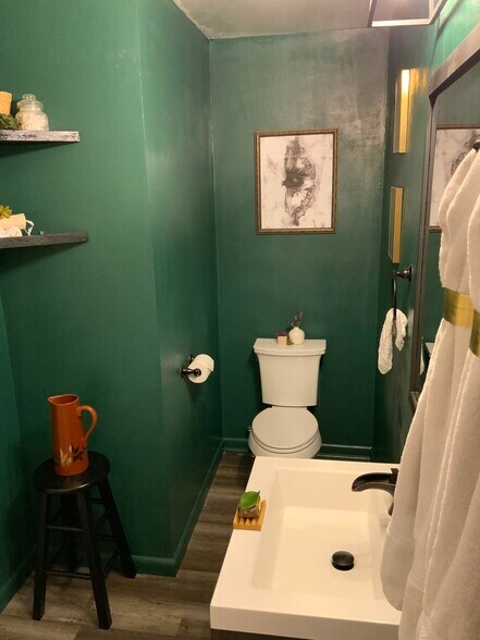 Building Photo - 218 S Jackson St