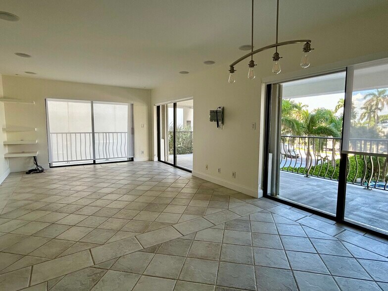 Living / Dining Area - 5415 Collins Ave