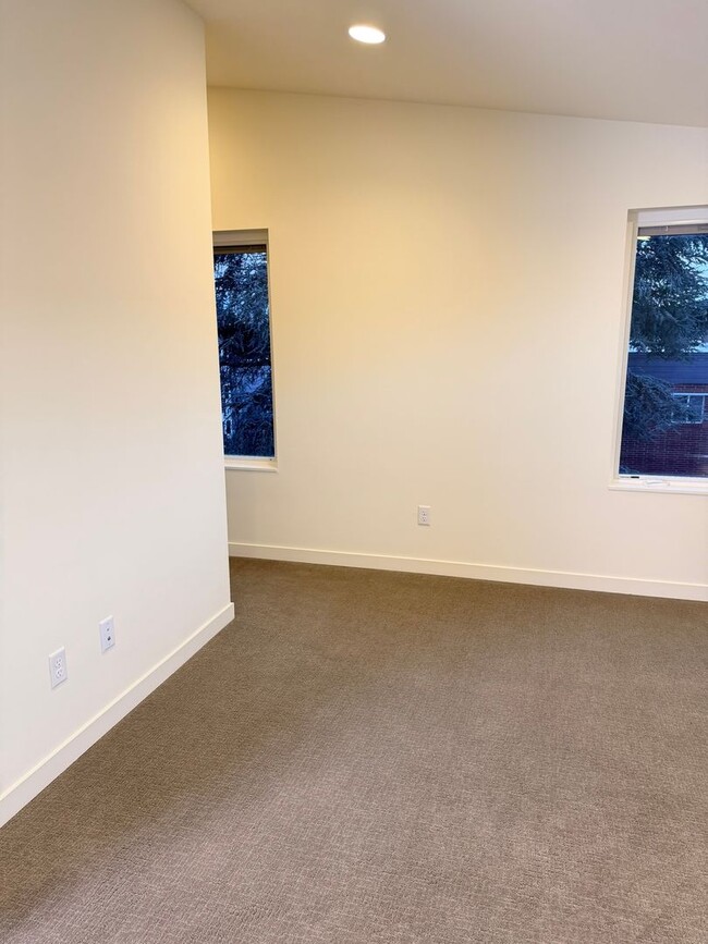 Building Photo - Brand New 3bd Townhome!