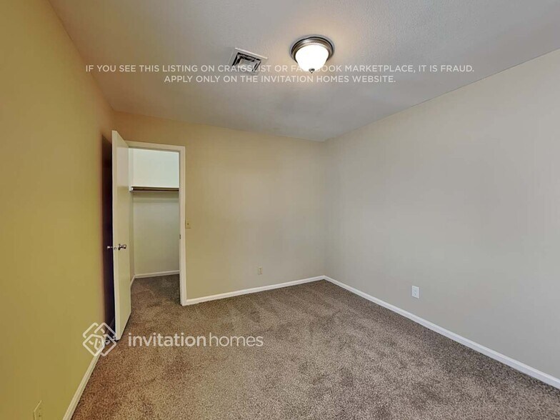 Building Photo - 668 E Manor Dr