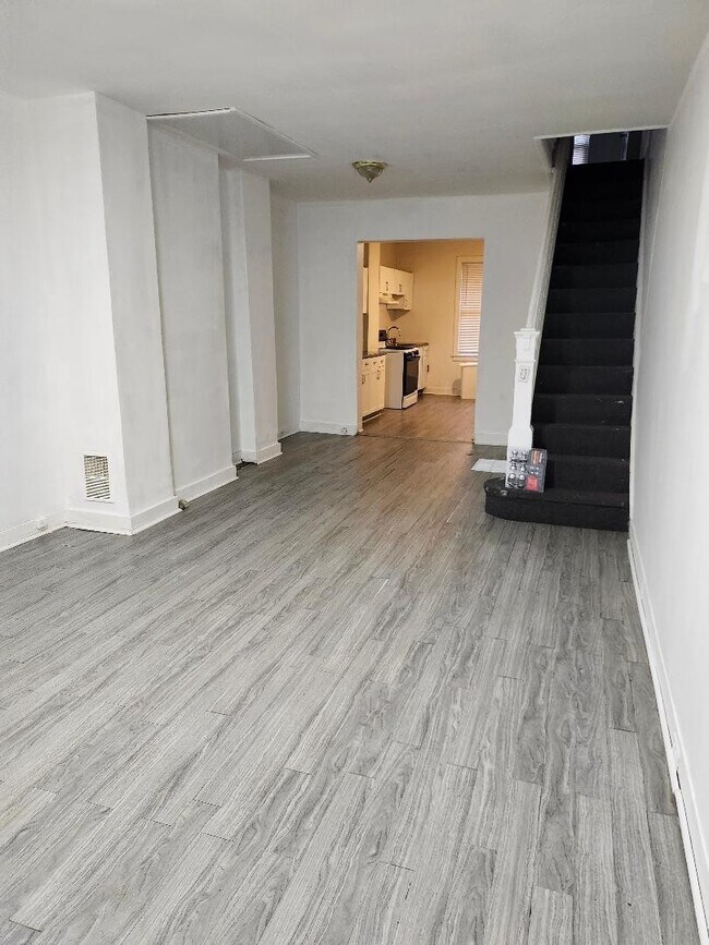 Building Photo - 2134 E Oliver St