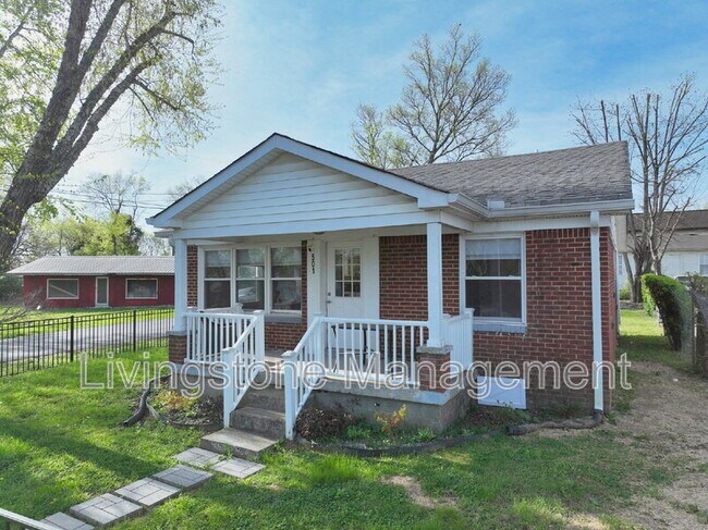 Building Photo - 501 Small St