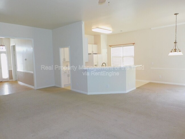 Building Photo - 3805 Tutbury Dr